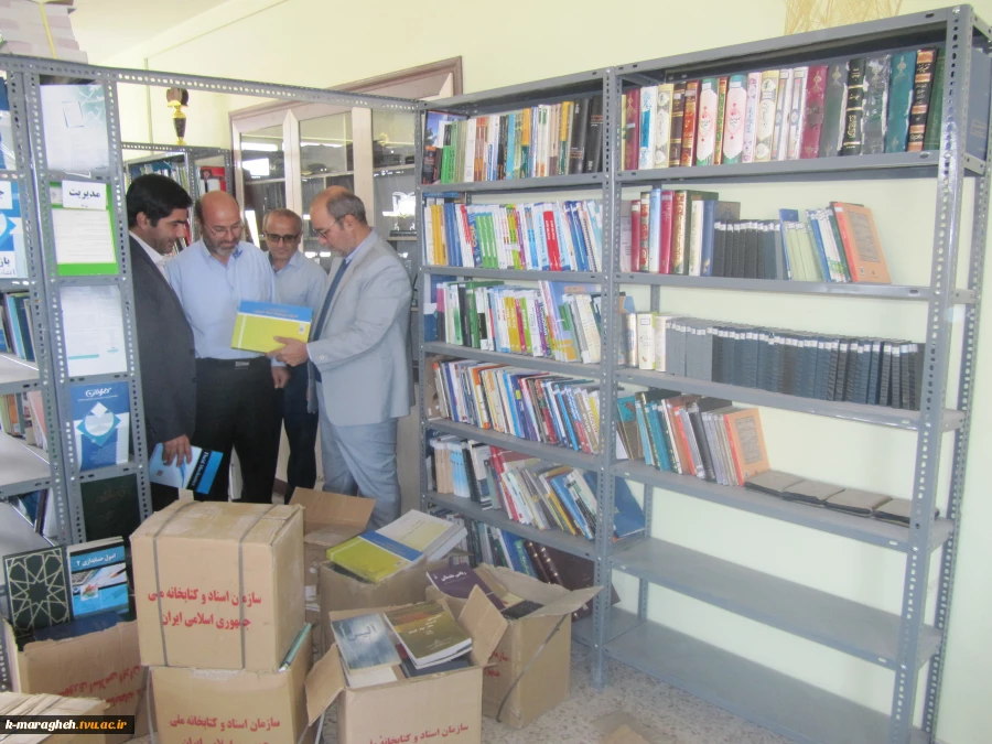 اهداء بیش از 2500جلد کتاب از طرف سازمان اسناد و کتابخانه ملی به کتابخانه دانشکده 4