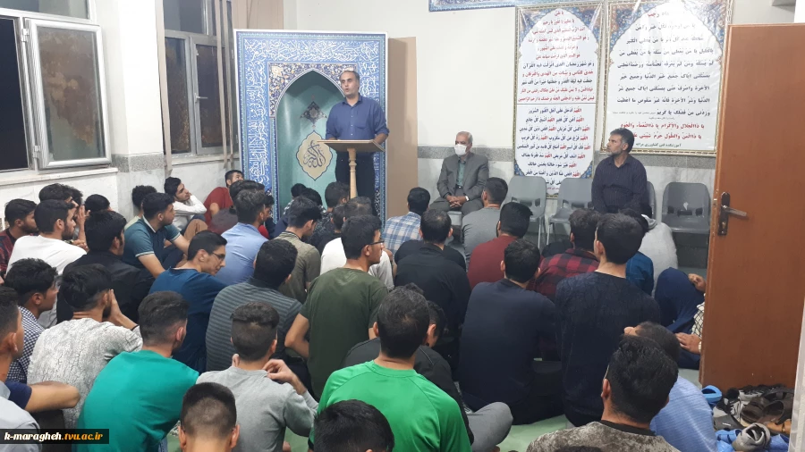 جلسه هم اندیشی با دانشجویان مقیم خوابگاه و بازدید از اتاق های دانشجویی 5
