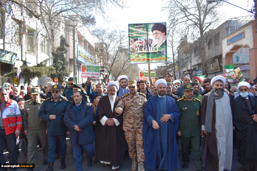 حضور پرشور دانشگاهیان آموزشکده های فنی پسران و دختران مراغه در جشن پیروزی انقلاب و راهپیمایی یوم‌الله 22 بهمن

 6