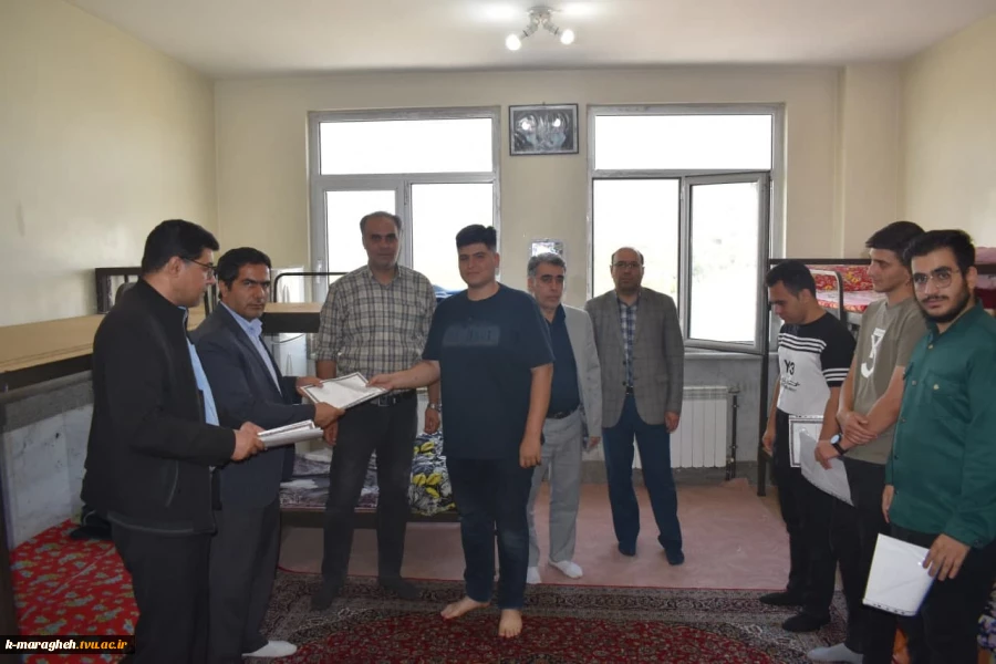 مراسم انتخاب اتاق نمونه بهداشتی در خوابگاه شهیدان ارومیان دانشکده فنی و کشاورزی مراغه و تجلیل از این عزیزان با اهدای لوح تقدیر 6